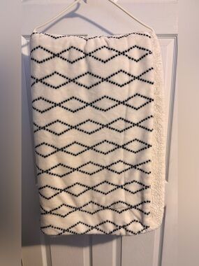 Life Comfort Ultimate Faux Fur Reversible Throw